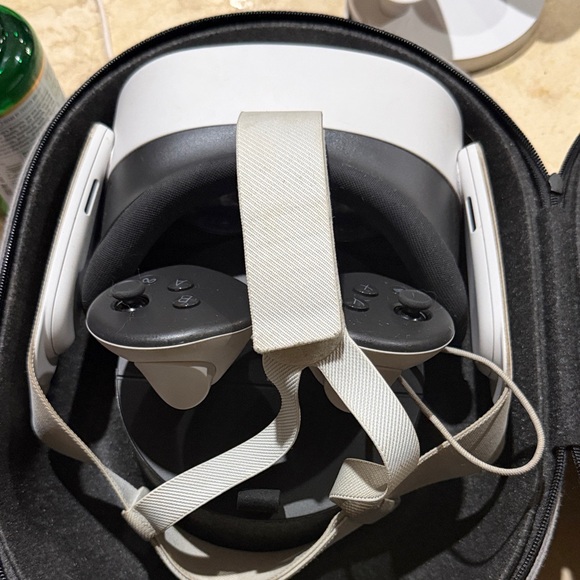  Gray VR Headset